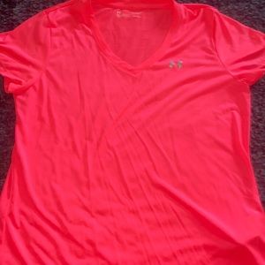 Underarmour women’s shirt XL brand new